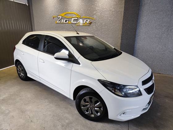 CHEVROLET ONIX 1.0 MPFI JOY 8V FLEX 4P MANUAL CHEVROLET ONIX 1.0 MPFI JOY 8V FLEX 4P MANUAL